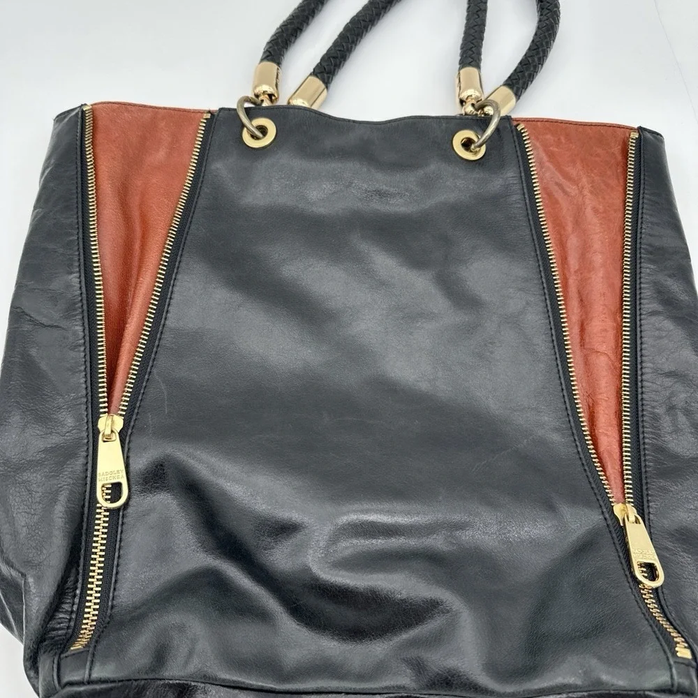 BADGLEY MISCHKA BLACK/COGNAC EXPANDABLE ZIPPER HANDBAG TOTE 16x14